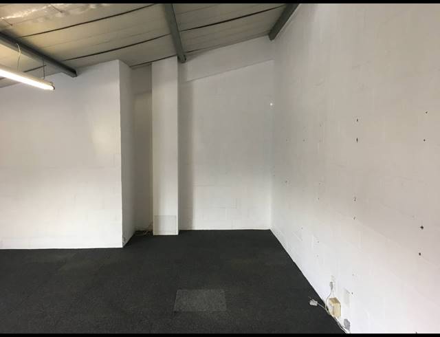 42M² OFFICE TO LET IN OKAVANGO PARK